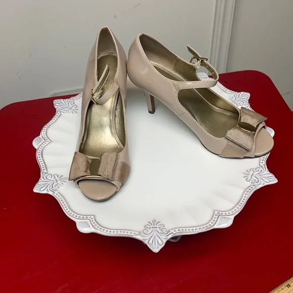 KELLY & KATIE HEELS - Picture 1 of 4